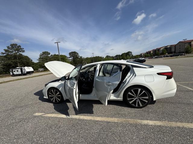 Photo of 2020 White Nissan Altima