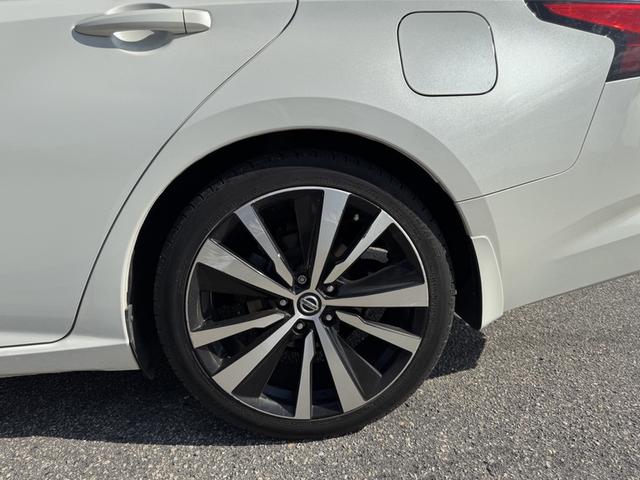 Photo of 2020 White Nissan Altima