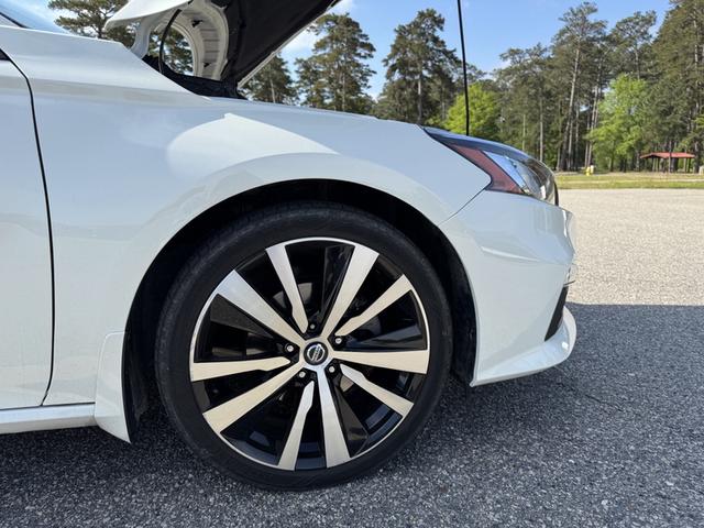 Photo of 2020 White Nissan Altima