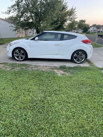 Photo of 2014 White Hyundai Veloster