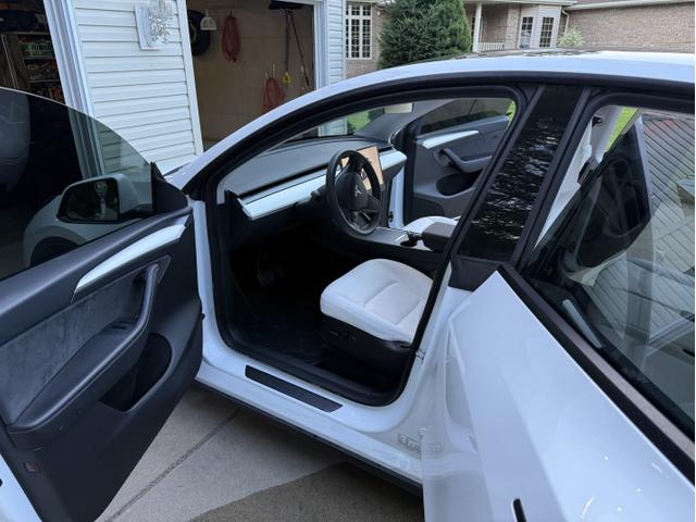 Photo of 2023 White Tesla Model Y