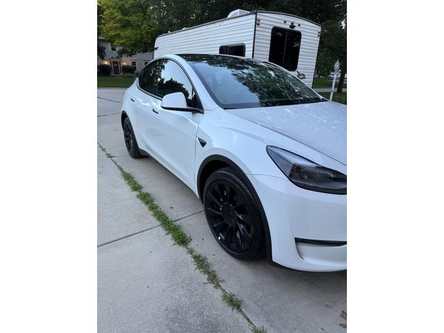 Photo of 2023 White Tesla Model Y