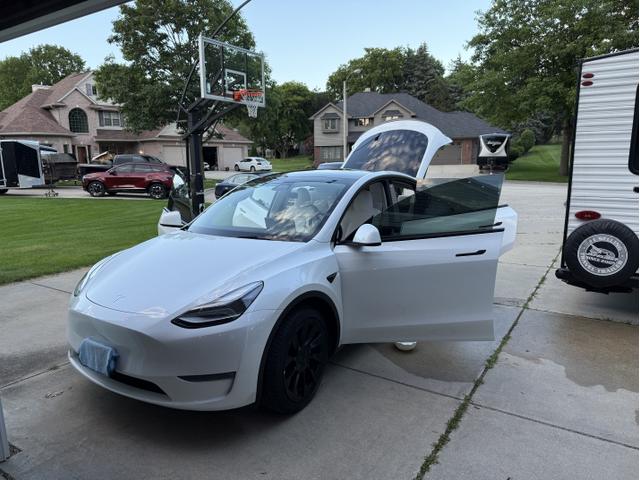 Photo of 2023 White Tesla Model Y