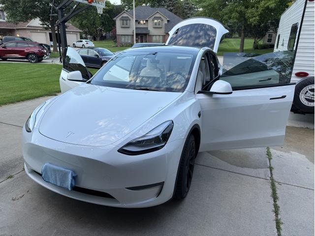 Photo of 2023 White Tesla Model Y