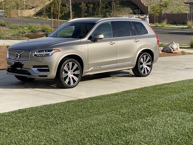 Photo of 2021 Beige Volvo XC90 Recharge Plug-In Hybrid