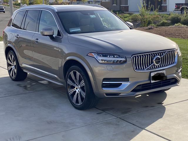 Photo of 2021 Beige Volvo XC90 Recharge Plug-In Hybrid