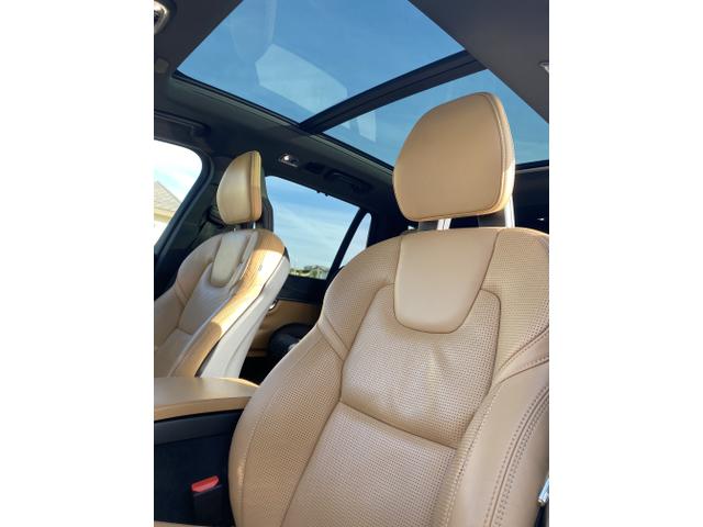 Photo of 2021 Beige Volvo XC90 Recharge Plug-In Hybrid