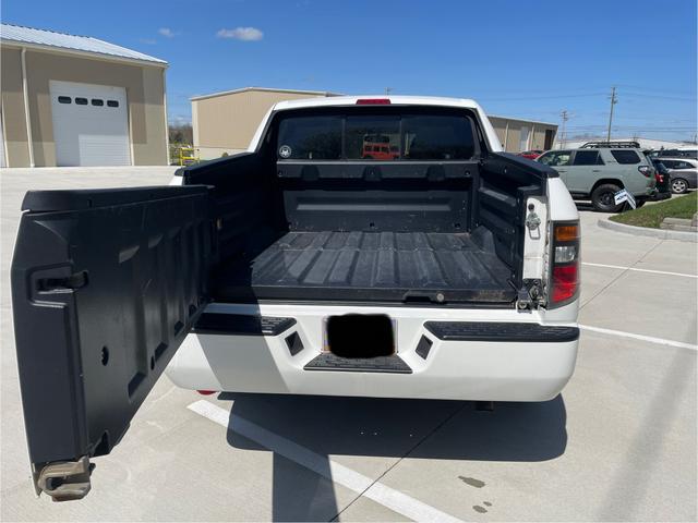 Photo of 2006 White Honda Ridgeline