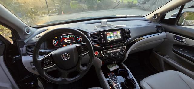 Photo of 2021 Blue Honda Pilot