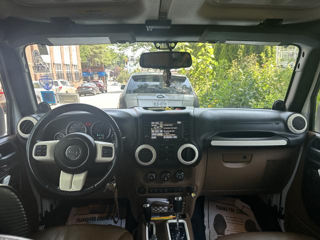 Photo of 2013 White Jeep Wrangler Unlimited