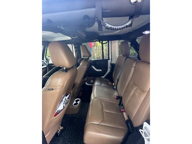 Photo of 2013 White Jeep Wrangler Unlimited