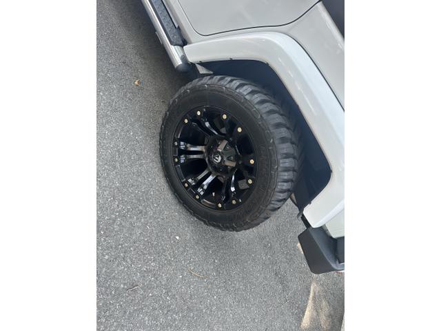 Photo of 2013 White Jeep Wrangler Unlimited
