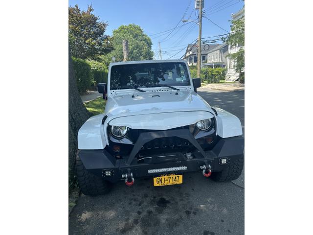 Photo of 2013 White Jeep Wrangler Unlimited