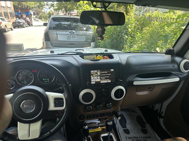 Photo of 2013 White Jeep Wrangler Unlimited