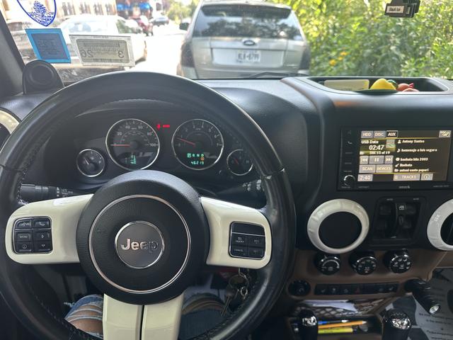 Photo of 2013 White Jeep Wrangler Unlimited