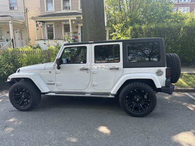 Photo of 2013 White Jeep Wrangler Unlimited