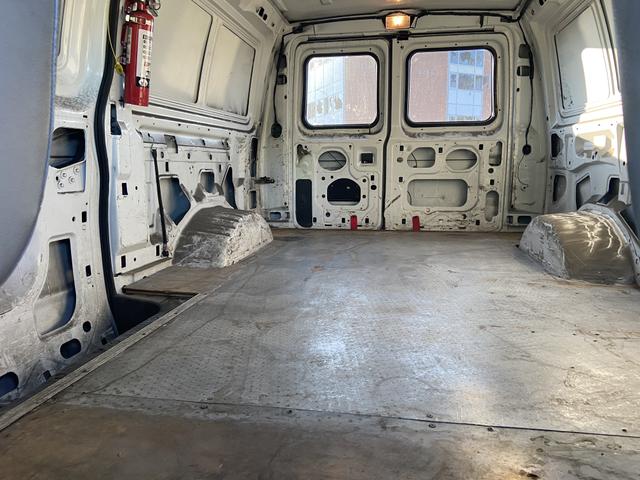 Photo of 2011 White Ford E150