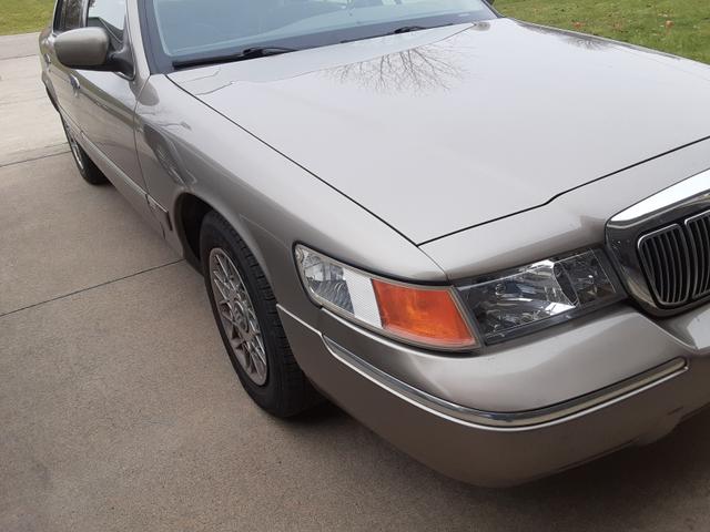 Photo of 2001 Brown Mercury Grand Marquis
