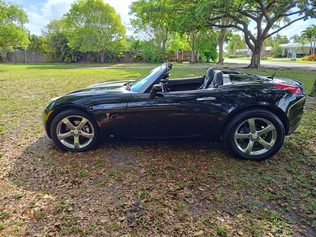 Photo of 2008 Black Pontiac Solstice