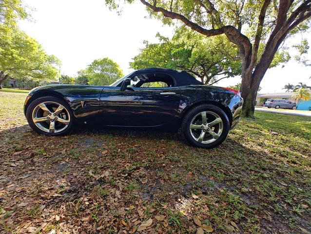 Photo of 2008 Black Pontiac Solstice