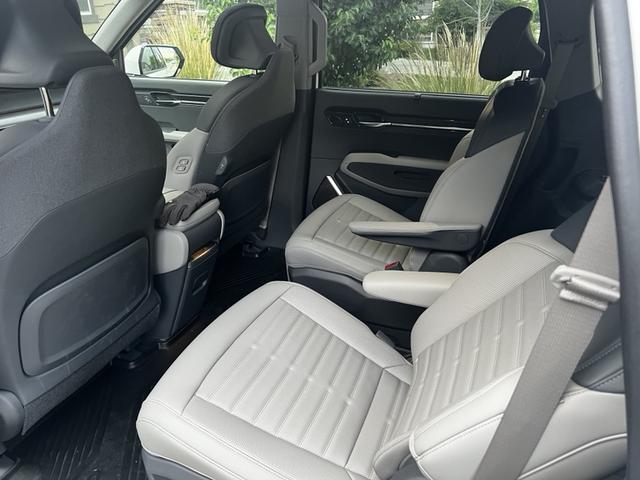 Photo of 2024 White Kia EV9