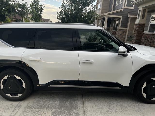Photo of 2024 White Kia EV9