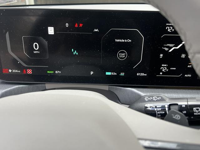 Photo of 2024 White Kia EV9