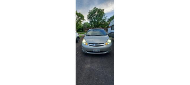 Photo of 2007 Silver Toyota Sienna