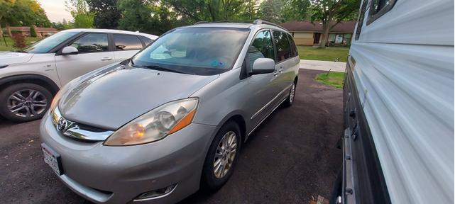 Photo of 2007 Silver Toyota Sienna