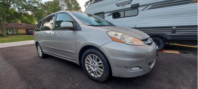 Photo of 2007 Silver Toyota Sienna