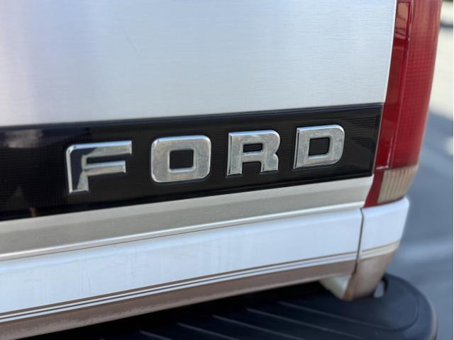 Photo of 1995 White Ford F-150