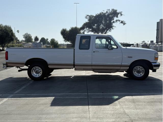 Photo of 1995 White Ford F-150