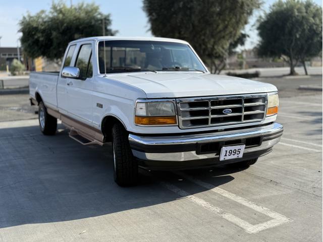 Photo of 1995 White Ford F-150