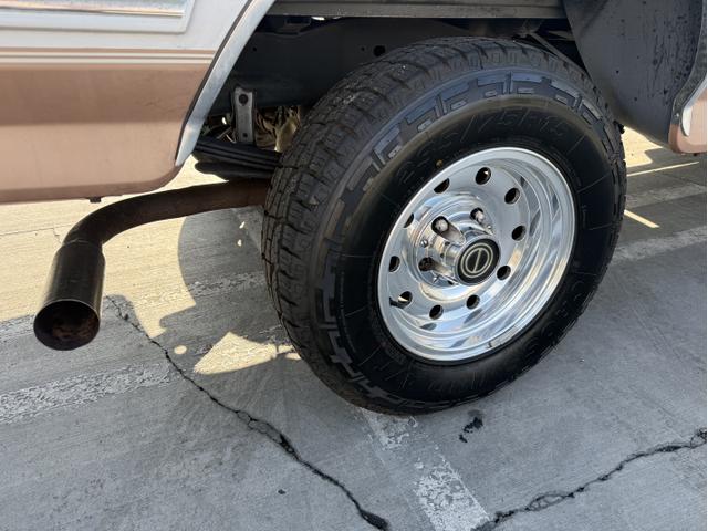 Photo of 1995 White Ford F-150