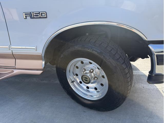Photo of 1995 White Ford F-150