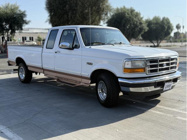 Photo of 1995 White Ford F-150