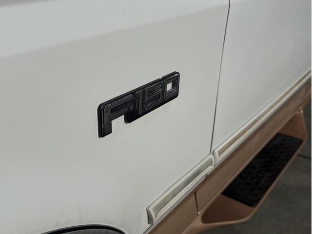 Photo of 1995 White Ford F-150