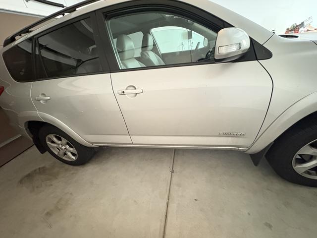 Photo of 2011 Silver Toyota RAV4
