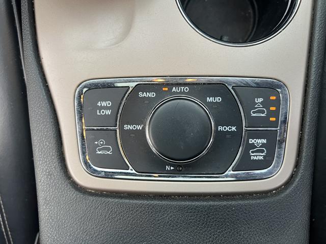 Photo of 2015 Silver Jeep Grand Cherokee