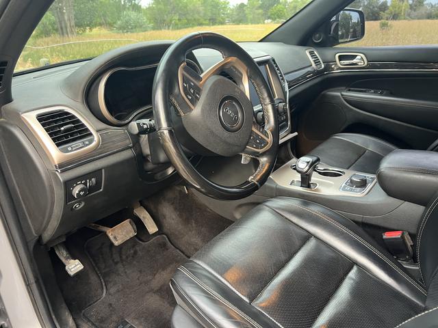 Photo of 2015 Silver Jeep Grand Cherokee