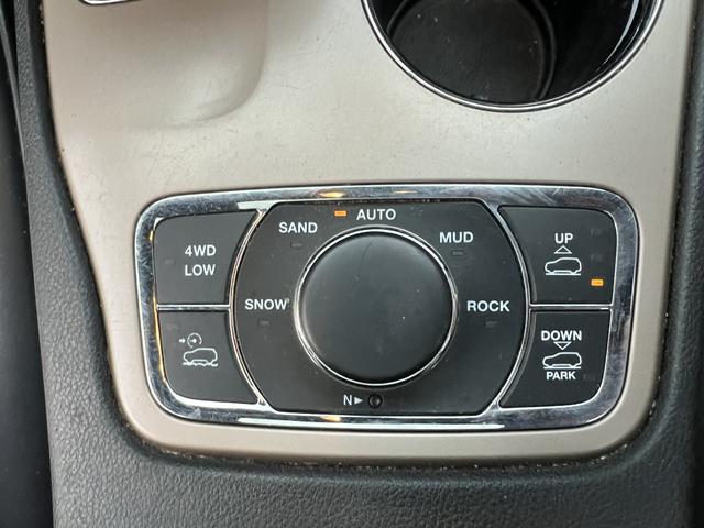 Photo of 2015 Silver Jeep Grand Cherokee