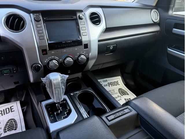 Photo of 2015 White Toyota Tundra