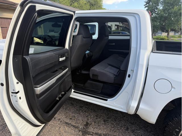 Photo of 2015 White Toyota Tundra