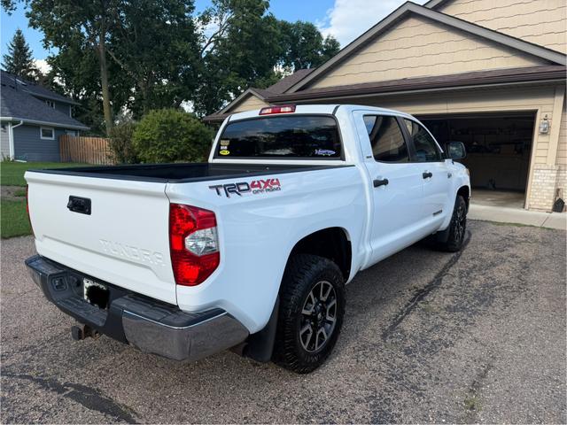 Photo of 2015 White Toyota Tundra