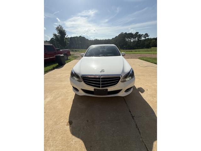 Photo of 2014 White Mercedes-Benz E-Class