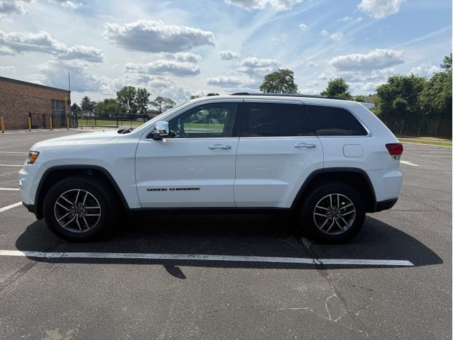 Photo of 2020 White Jeep Grand Cherokee
