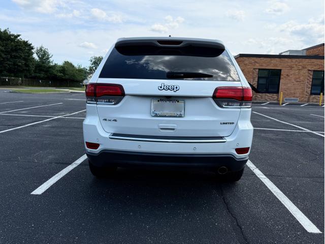 Photo of 2020 White Jeep Grand Cherokee