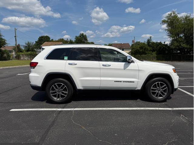 Photo of 2020 White Jeep Grand Cherokee