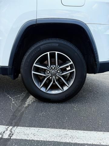 Photo of 2020 White Jeep Grand Cherokee