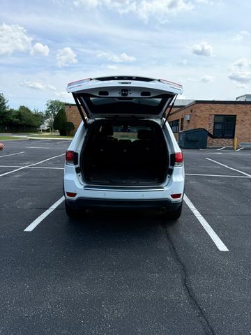 Photo of 2020 White Jeep Grand Cherokee